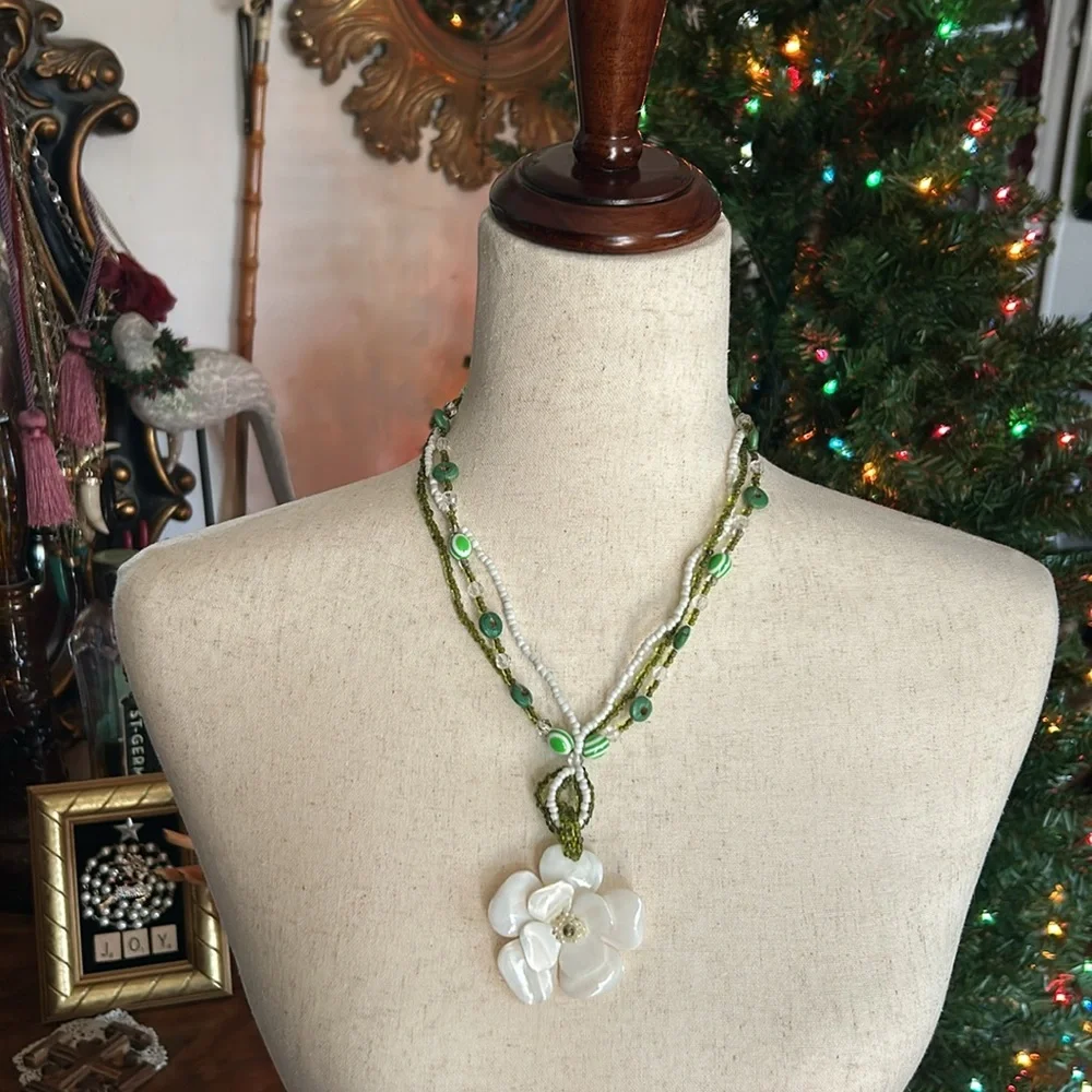 Green Beaded & Mother-of-Pearl Flower Pendant Necklace